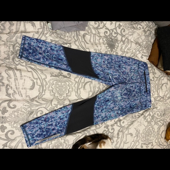 EUC Old Navy Active crop leggings - Picture 3 of 4